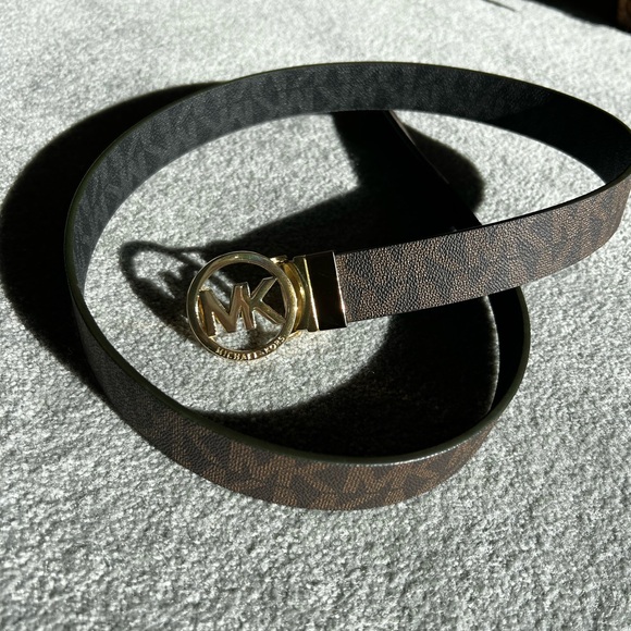 EUC Michael Kors Reversible Logo with Logo Buckle Belt - Picture 5 of 11